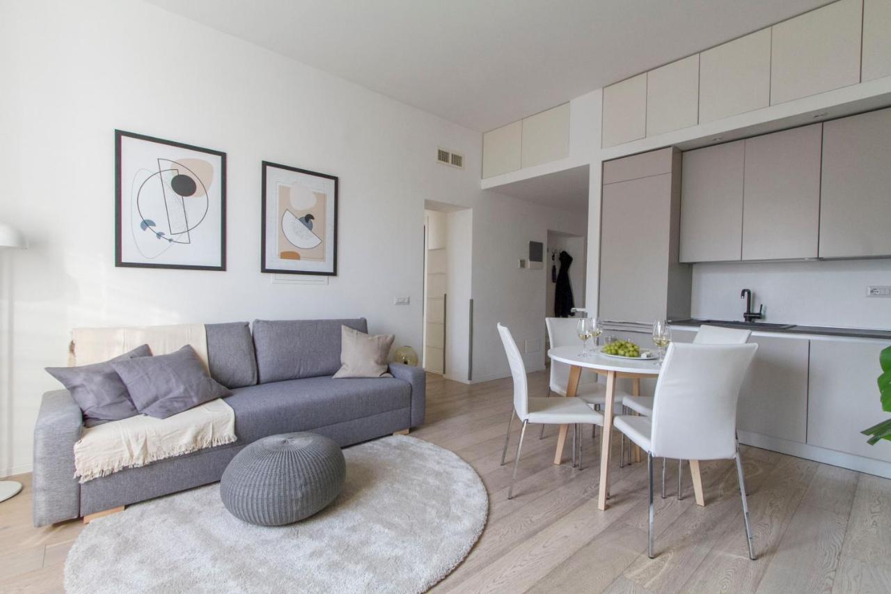 Luxury And Spacious Apartment Milan Exterior photo